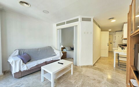 Apartamento Alba 1: Sol, Sol, Design Intérieur, Plafond, Meubles, Appartement, Pièce, Canapé, Salon