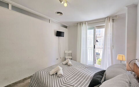 Cartagena 11: Chambre, Lit, Design Intérieur, Meubles, Sol, Linge, Sol, Drap De Lit, Pièce, Literie