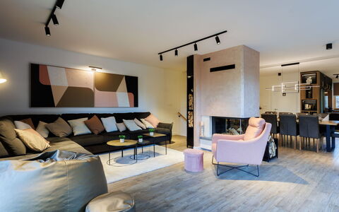 Valera Vita Forest: Meubles, Design Intérieur, Sol, Sol, Mur, Luminaire, Canapé, Plafond, Bois, Salon