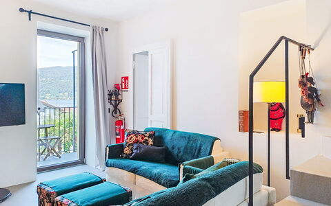 Emma: Meubles, Design Intérieur, Mur, Sol, Canapé, Pièce, Sol, Domicile, Appartement, Salon