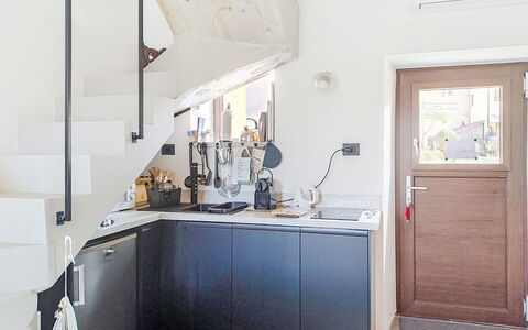 Emma: Mur, Design Intérieur, Sol, Bois, Sol, Meubles, Cuisine, Domicile, Éclairage, Comptoir