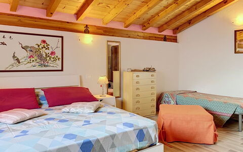 Baita Melissa: Meubles, Lit, Design Intérieur, Chambre, Drap De Lit, Sol, Literie, Bois, Sol, Linge