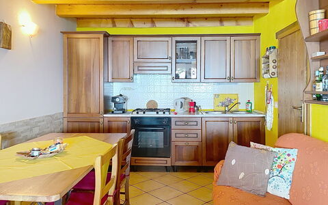 Baita Melissa: Meubles, Design Intérieur, Sol, Bois, Sol, Pièce, Plafond, Cuisine, Comptoir, Éclairage