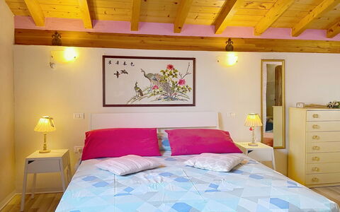 Baita Melissa: Meubles, Lit, Design Intérieur, Chambre, Drap De Lit, Sol, Plafond, Linge, Sol, Pièce