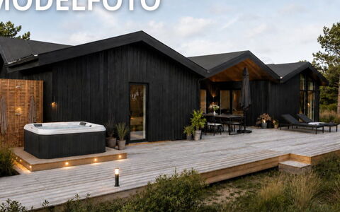 Henri - 700M from the Sea: Bois, Toit, Chalet, Siding, Domicile, Porte, Batiments Jardin, Matériau Naturel, Dur, Ombre