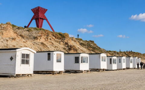 Henri - 700M from the Sea: Le Sable, Terrain, Plage