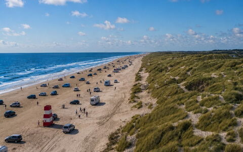 Henri - 700M from the Sea: Plage, Côte, Horizon, Mer, Cotiers Et Relief Océaniques, Rive, Écorégion, Océan, Le Sable, Vague