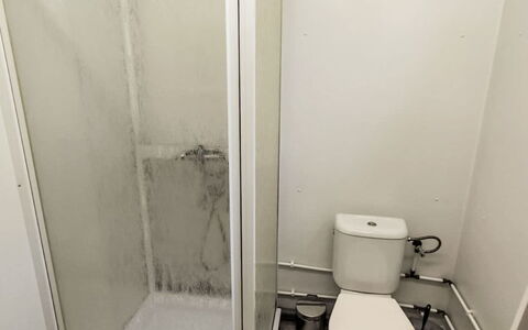Trebon 1: Sol, Sol, Salle De Bains, Siège De Toilette, Luminaire Plomberie, Toilette, Pièce, Plomberie, Tuile