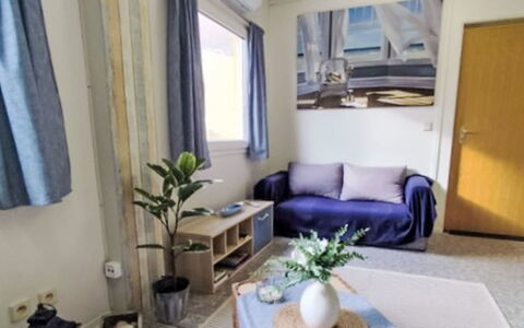 Trebon 1: Sol, Design Intérieur, Sol, Appartement, Pièce, Meubles, Plafond, Parquet, Rideau, Salon