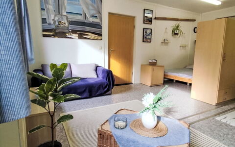 Trebon 1: Meubles, Design Intérieur, Sol, Sol, Bois, Pièce, Éclairage, Canapé, Salon, Appartement