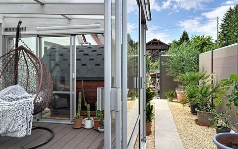 Bionestlein Premium-Appartment mit Sauna: Pot De Fleur, Meubles, Chaise, Verre, Mobilier De Jardin, Plante D'Appartement, Ombre, Jardin, Le Fer, Métal