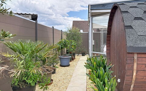 Bionestlein Premium-Appartment mit Sauna: Pot De Fleur, Jardin, Plante D'Appartement, Arrière-Cour, Aménagement Paysager, Cour, Ombre, Cour, Structure En Plein Air