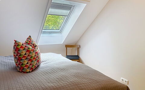 Chrischi: Bois, Design Intérieur, Chambre, Plafond, Sol, Lit, Linge, Sol, Domicile, Grenier