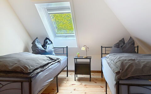 Chrischi: Meubles, Chambre, Sol, Sol, Bois, Lit, Design Intérieur, Parquet, Literie, Drap De Lit