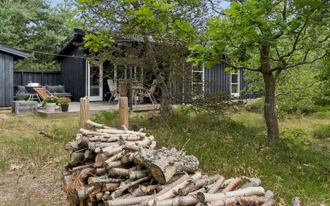 Erich - 500M from the Sea: Bois, Maison, Domicile, Lot Terre, Chalet, Zone Rurale, Arrière-Cour, Couverture De Sol, Jardin
