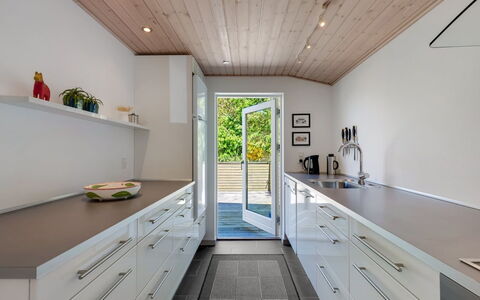 Wingot - from the Sea: Sol, Design Intérieur, Bois, Cuisine, Comptoir, Sol, Plafond, Cabinetry, Parquet, Meubles