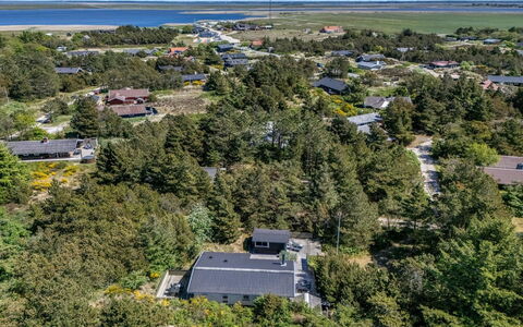Wingot - from the Sea: Zone Résidentielle, Vue Du Ciel, Paysage, Photographie Aérienne, Toit, Biens, Banlieue, Aménagement Paysager, Plantation
