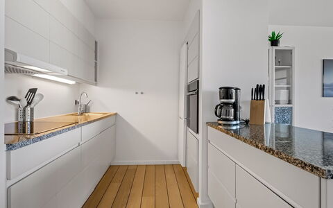 Svane - 70M from the Sea: Cuisine, Comptoir, Appareil De Cuisine, Sol, Design Intérieur, Cabinetry, Principaux Appliance, Bois, Sol, Électroménager