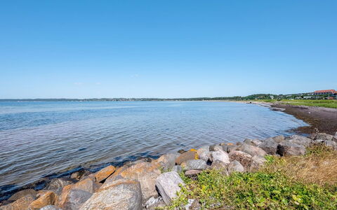 Svane - 70M from the Sea: Bleu, L'Eau, Ressources En Eau, Plan D'Eau, Horizon, Côte, Roche, Cotiers Et Relief Océaniques, Rive