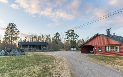 Laukaa 605: Arbre, Maison, Domicile, Toit, Chalet, Lot Terre, Plaine, Zone Rurale, Établissements Humains, Grange