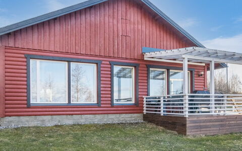 Villa Kettu: Bois, Siding, Domicile, Architecture, Chalet, Porche, Toit, Porte, Composite, Tache De Bois