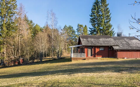 Laukaa 605: Arbre, Herbe, Maison, Domicile, Chalet, Toit, Zone Rurale, Lot Terre, Plaine