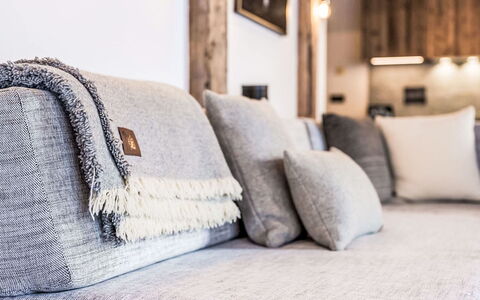 Chalet Atacama: Balcon, Tache De Bois, Plante D'Appartement, Mobilier De Jardin, Pot De Fleur