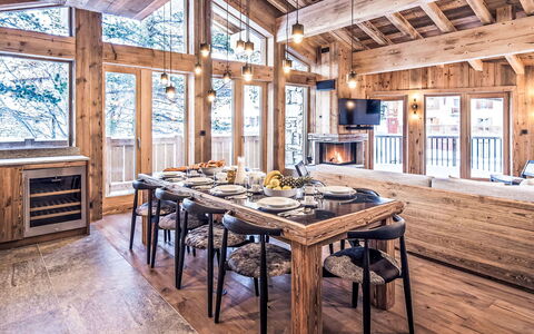 Chalet Atacama: Balcon, Tache De Bois, Plante D'Appartement, Mobilier De Jardin, Pot De Fleur