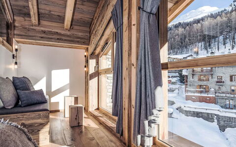 Chalet Atacama: Balcon, Tache De Bois, Plante D'Appartement, Mobilier De Jardin, Pot De Fleur