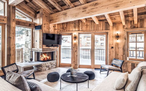 Chalet Atacama: Balcon, Tache De Bois, Plante D'Appartement, Mobilier De Jardin, Pot De Fleur