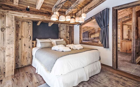 Chalet Atacama: Balcon, Tache De Bois, Plante D'Appartement, Mobilier De Jardin, Pot De Fleur