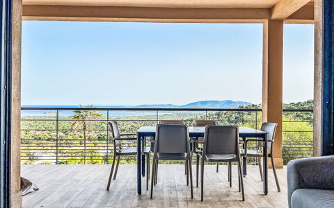 Sainte Lucie Porto Vecchio 650: Balcon, Tache De Bois, Plante D'Appartement, Mobilier De Jardin, Pot De Fleur