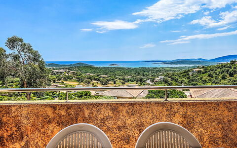 Sainte Lucie Porto Vecchio 650: Balcon, Tache De Bois, Plante D'Appartement, Mobilier De Jardin, Pot De Fleur