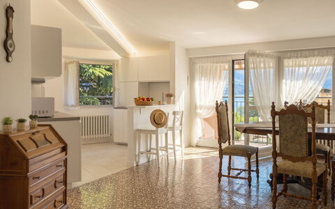 Balconi sulla Spiaggia: Balcon, Tache De Bois, Plante D'Appartement, Mobilier De Jardin, Pot De Fleur