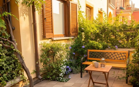 City and Coast: Balcon, Tache De Bois, Plante D'Appartement, Mobilier De Jardin, Pot De Fleur