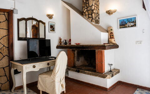 Casa Dafne: Mur, Meubles, Bois, Design Intérieur, Éclairage, Pièce, Chaise, Salon, Dur, Tache De Bois