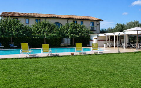 Casa Dafne: Piscine, Ombre, Biens, Recours, Pelouse, Hacienda, Jardin, Aménagement Paysager, Cour, Villa