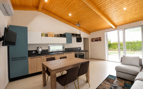 La Dimora di Diana: Design Intérieur, Meubles, Sol, Bois, Plafond, Sol, Pièce, Comptoir, Éclairage, Cuisine