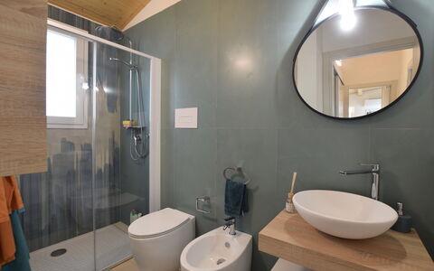 La Dimora di Diana: Salle De Bains, Sol, Luminaire Plomberie, Design Intérieur, Sol, Lavabo, Évier, Robinet, Plomberie, Éclairage