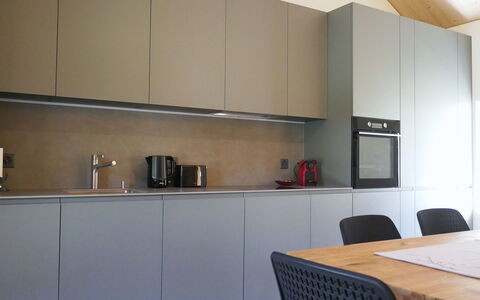 Nido delle Alpi: Design Intérieur, Sol, Bois, Cuisine, Meubles, Comptoir, Cabinetry, Plafond, Appareil De Cuisine, Sol