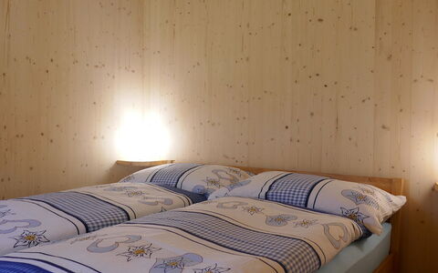 Nido delle Alpi: Bois, Design Intérieur, Plafond, Pièce, Tache De Bois, Chambre, Dur, Literie, Contre-Plaqué, Drap De Lit