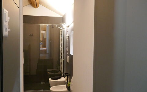 Nido delle Alpi: Mur, Sol, Design Intérieur, Luminaire Plomberie, Sol, Plafond, Salle De Bains, Éclairage, Plomberie, Pièce