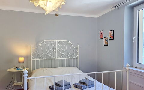 Casa Yakamos: Meubles, Lit, Design Intérieur, Chambre, Mur, Literie, Sol, Sol, Drap De Lit, Pièce
