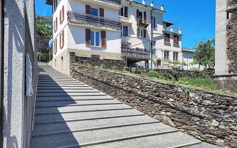 Casa Yakamos: Mur, Bâtiment, Fenêtre, Zone Résidentielle, Architecture, Ville, Quartier, Façade, Appartement, Domicile