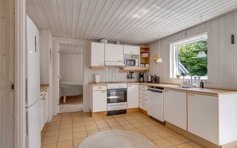Anina - 300M from the Sea: Sol, Bois, Sol, Design Intérieur, Plafond, Cuisine, Parquet, Comptoir, Principaux Appliance, Domicile