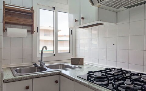 Xaloc: Cuisine, Appareil De Cuisine, Principaux Appliance, Comptoir, Evier, Cuisinière, Cabinetry, Design Intérieur, Le Fourneau, Évier