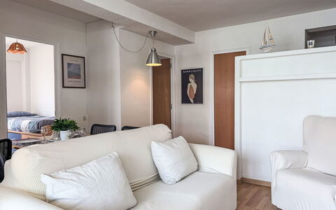 Xaloc: Meubles, Design Intérieur, Canapé, Sol, Mur, Sol, Bois, Pièce, Salon, Appartement