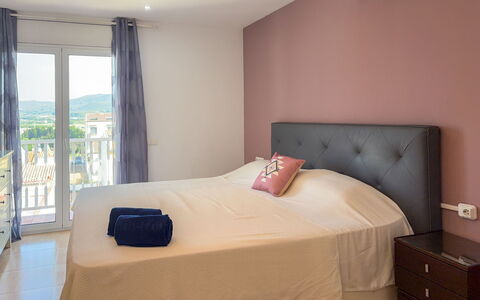 Clara: Lit, Meubles, Chambre, Literie, Drap De Lit, Design Intérieur, Bois, Sol, Linge, Sol