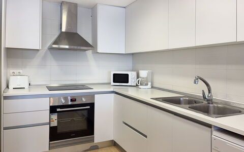 Clara: Appareil De Cuisine, Cuisine, Comptoir, Cabinetry, Principaux Appliance, Cuisinière, Sol, Design Intérieur, Électroménager, Le Fourneau