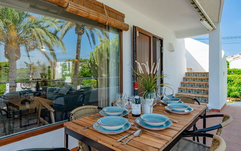Can Nura: Meubles, Chaise, Table, Table Cuisine Et Salle A Manger, Salle À Manger, Plante D'Appartement, Ombre, Recours, Eco Hôtel, Pot De Fleur